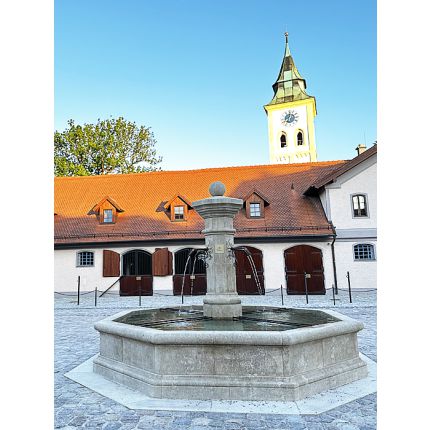 Antiker Dorfbrunnen St. Tropez - großer Springbrunnen